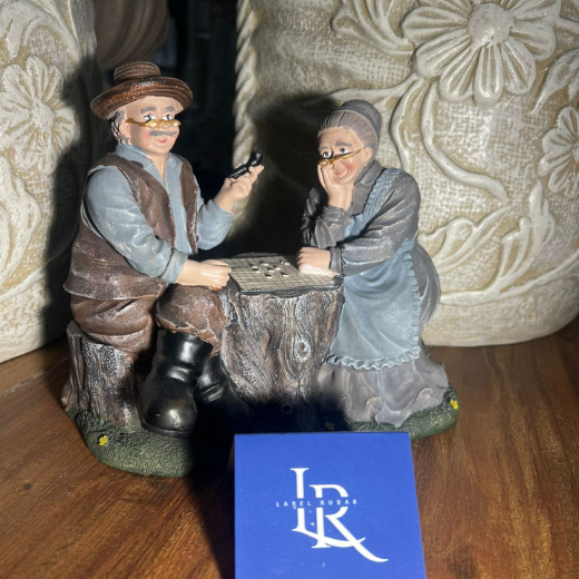 Old Couple Home Decor